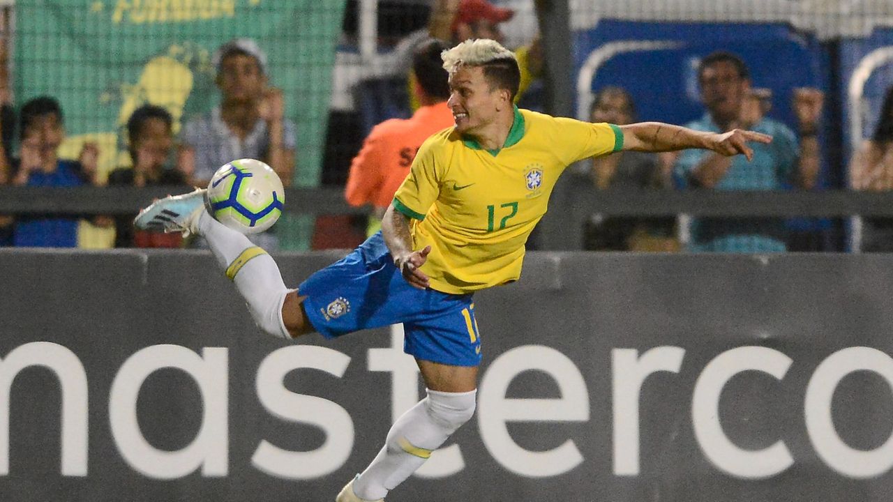 Artur em ação pela Seleção Brasileira