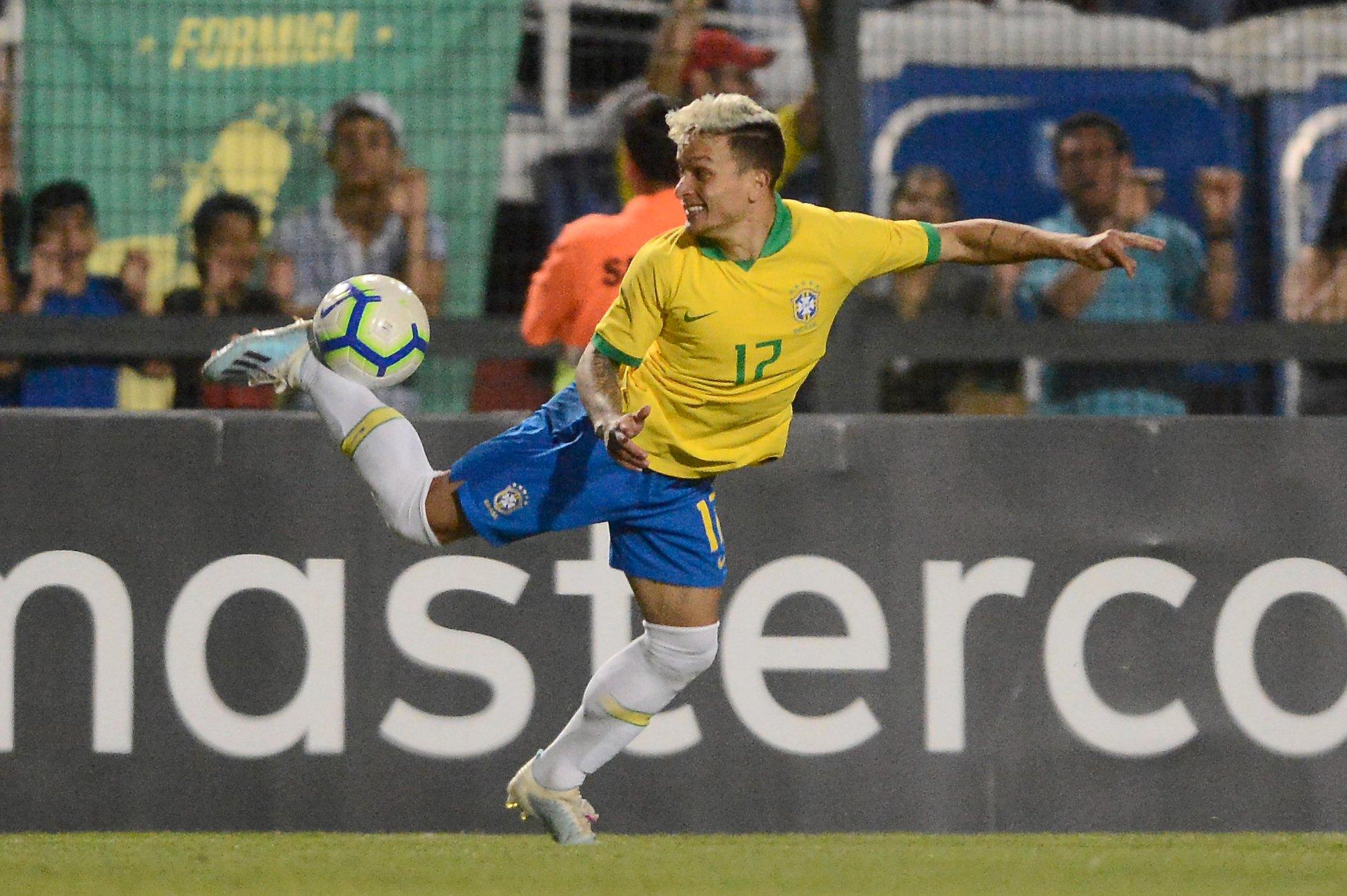Artur em ação pela Seleção Brasileira