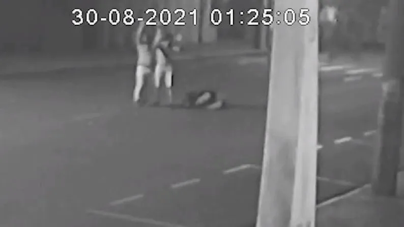 Criminoso estava ao lado de dois reféns no momento do disparo