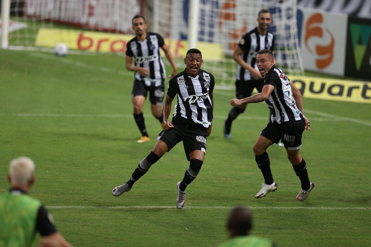 Wendson comemora gol pelo Ceará na Série A