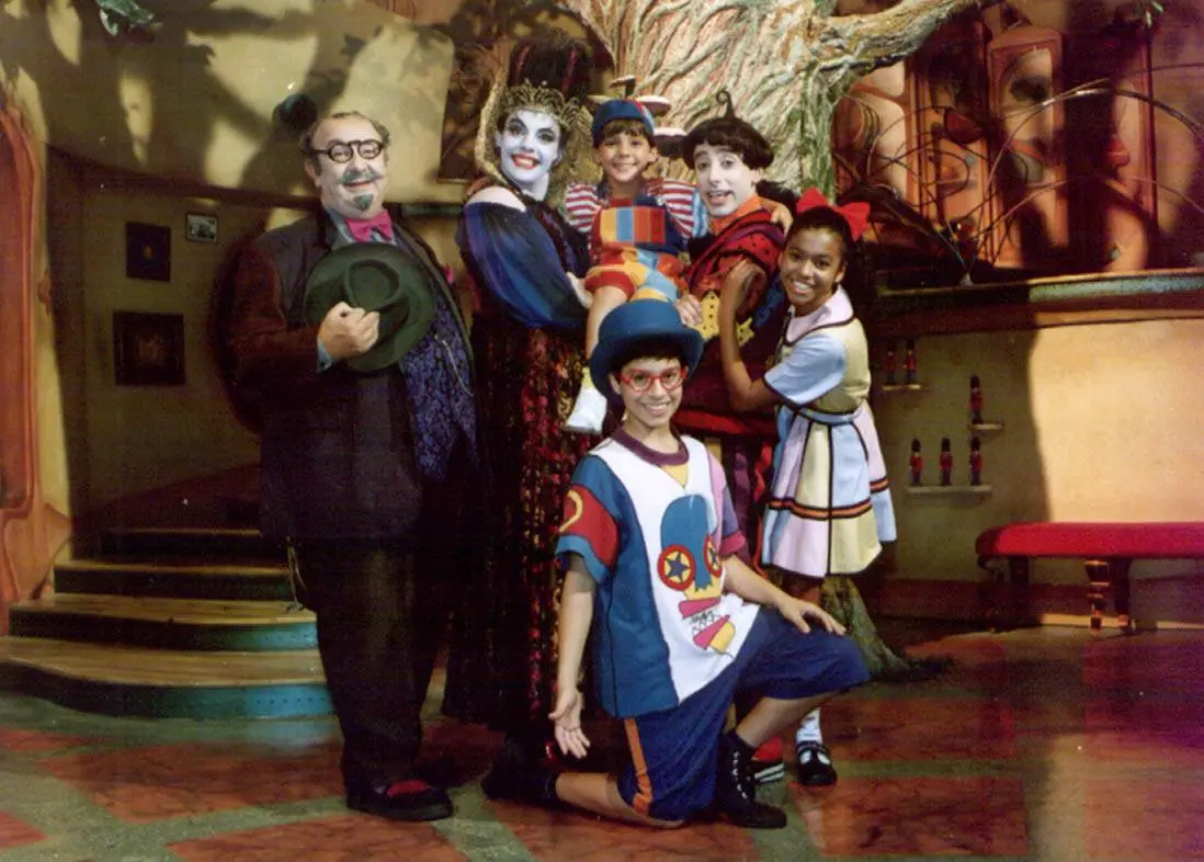 Dr. Victor (Sérgio Mamberti), Morgana (Rosi Campos), Zequinha (Freddy Allan), Nino (Cássio Scapin), Biba (Cinthya Rachel) e Pedro (Luciano Amaral)