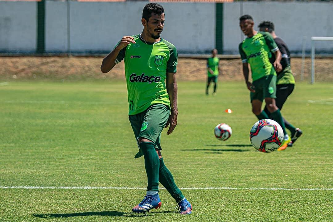 Técnico Leston Júnior completará 50 jogos pelo Floresta no sábado