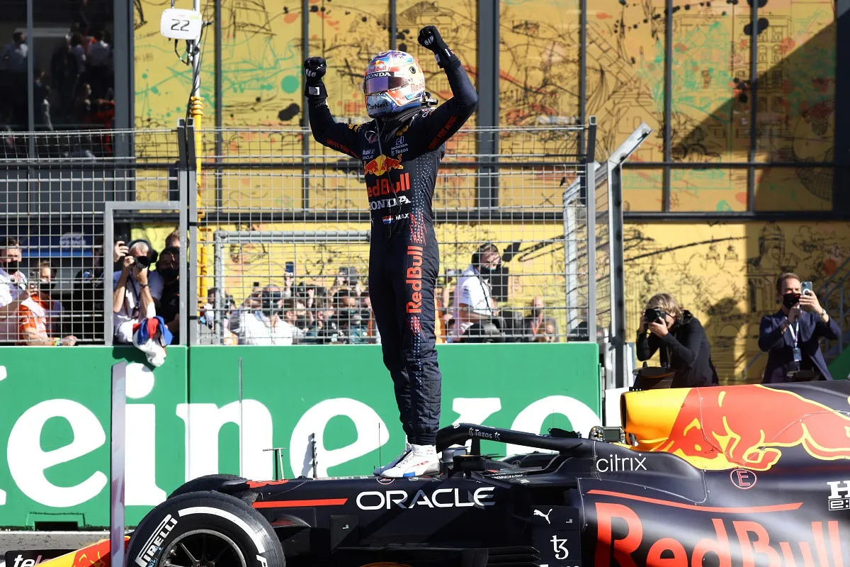 Max Verstappen liderou por toda a corrida