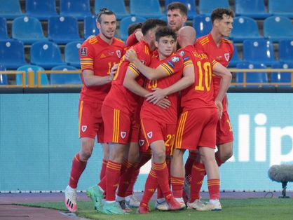 Belarus comemorando gol. Partida terminou 2 a 3 contra o País de Gales