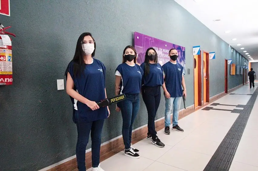 Participantes de prova passaram por revista de detector de metais