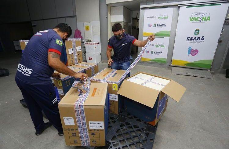 Novo lote da vacina da Pfizer, contra a Covid-19, chega ao Ceará