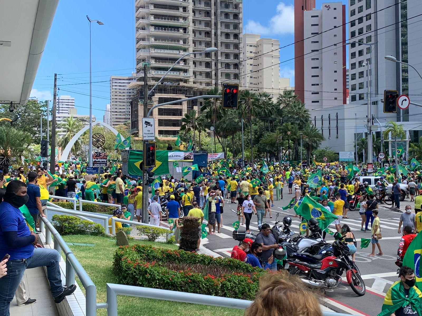 Manifestação a favor de Bolsonaro