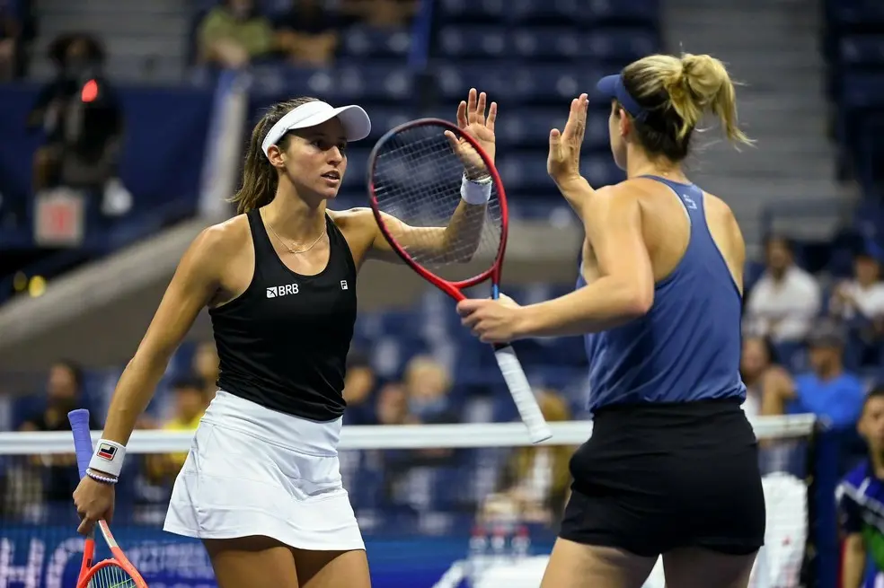 Luisa Stefani e Gabriela Dabrowski buscam vaga histórica na semifinal do US Open