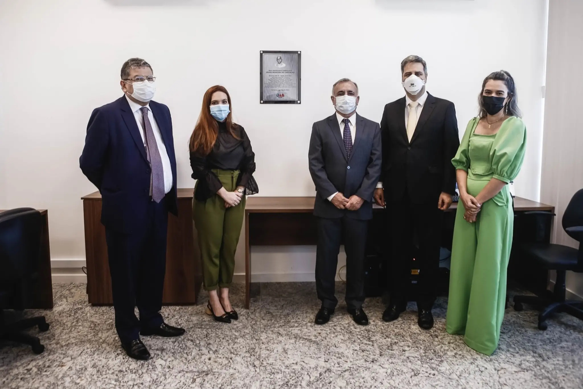 Conselheiro federal da OAB pelo Ceará, Hélio Leitão; Luce Carvalho, bisneta de Jáder de Carvalho; Robério Carvalho, neto de Jáder de Carvalho; Erinaldo Dantas, presidente da OAB Ceará; e Rose Carvalho, advogada (esposa de Robério).