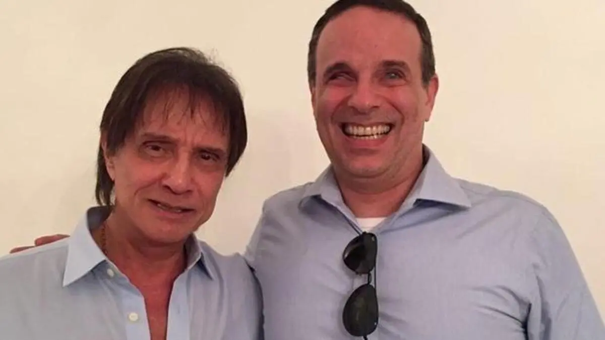 Dudu Braga ao lado de Roberto Carlos