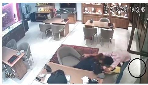 latrocinio crime shopping morte gerente