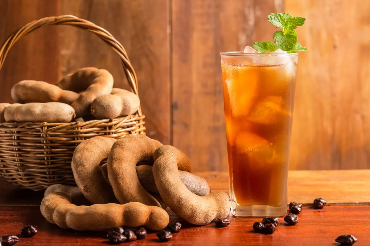 O suco de tamarindo tem um sabor ácio e doce ao mesmo tempo