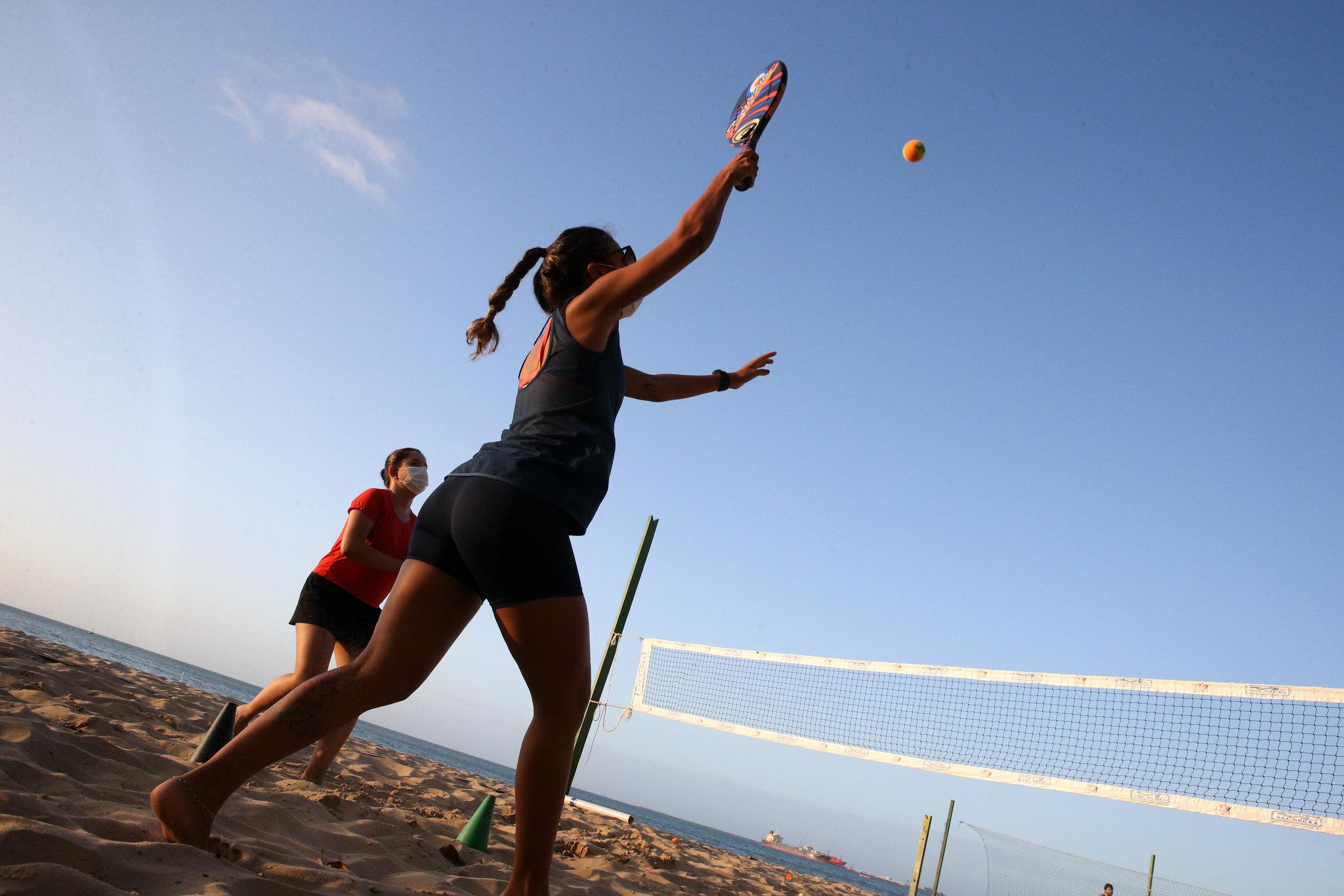 De raquete nas mãos: beach tennis ganha praticantes