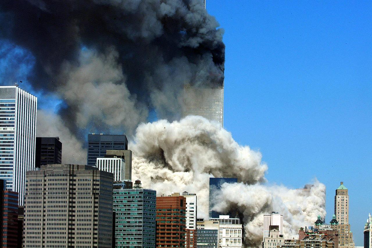 Queda da torre sul após ataques do 11 de setembro de 2001