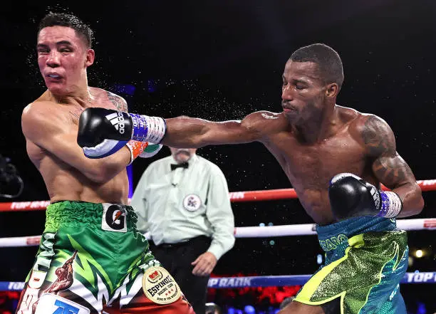 Róbson Conceição em luta contra Valdez