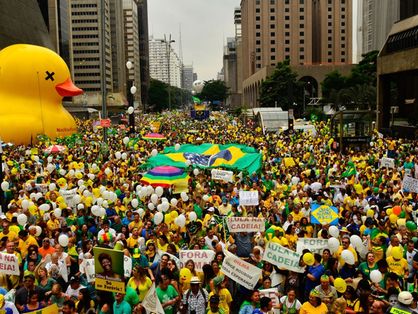 Protesto pelo impeachment de Dilma em 2016: