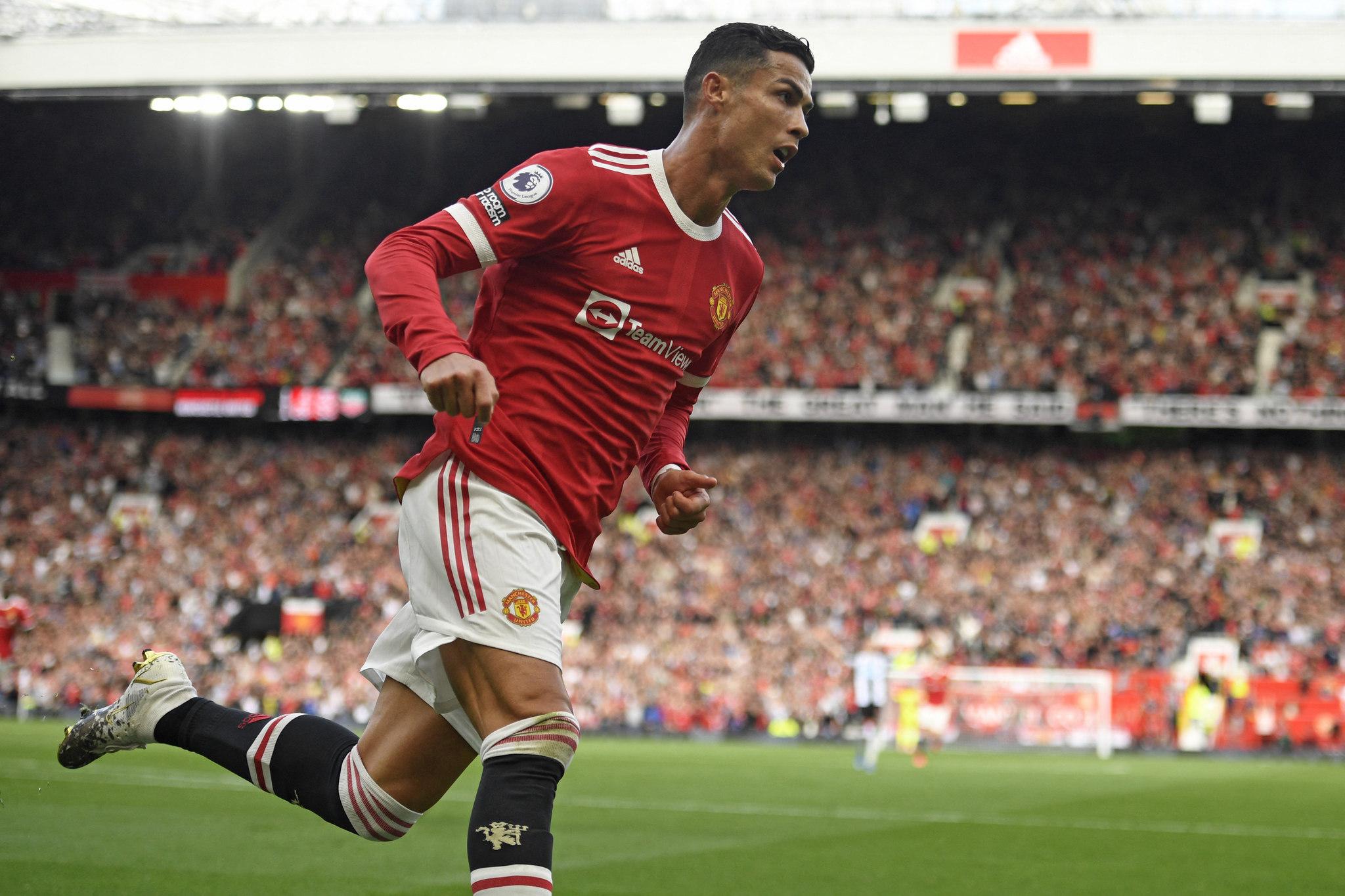 Cristiano Ronaldo brilha em seu retorno e Manchester United goleia  Newcastle pela Premier League - Esporte News Mundo