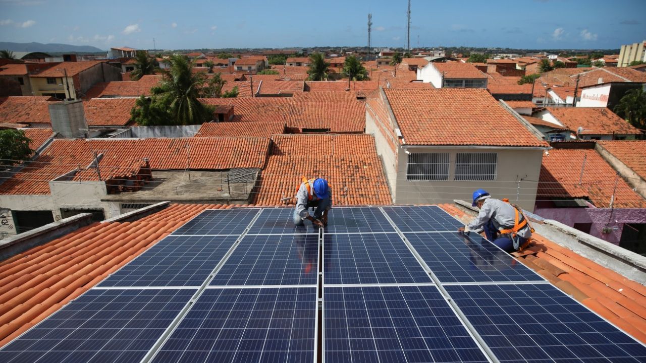 Taxação do sol 2023: com possível ampliação de isenção, setor de energia  solar espera crescer 100% - Samuel Quintela - Diário do Nordeste