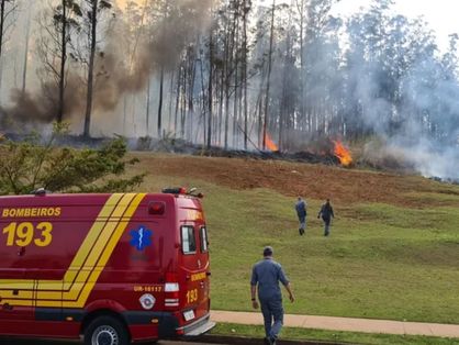 Incêndio em área onde avião caiu em Piracicaba