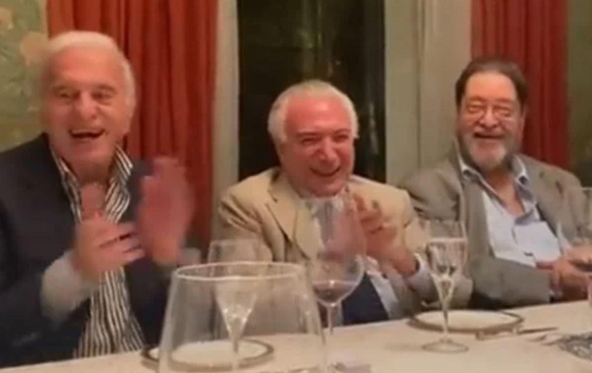 Michel Temer rindo de imitação de Bolsonaro