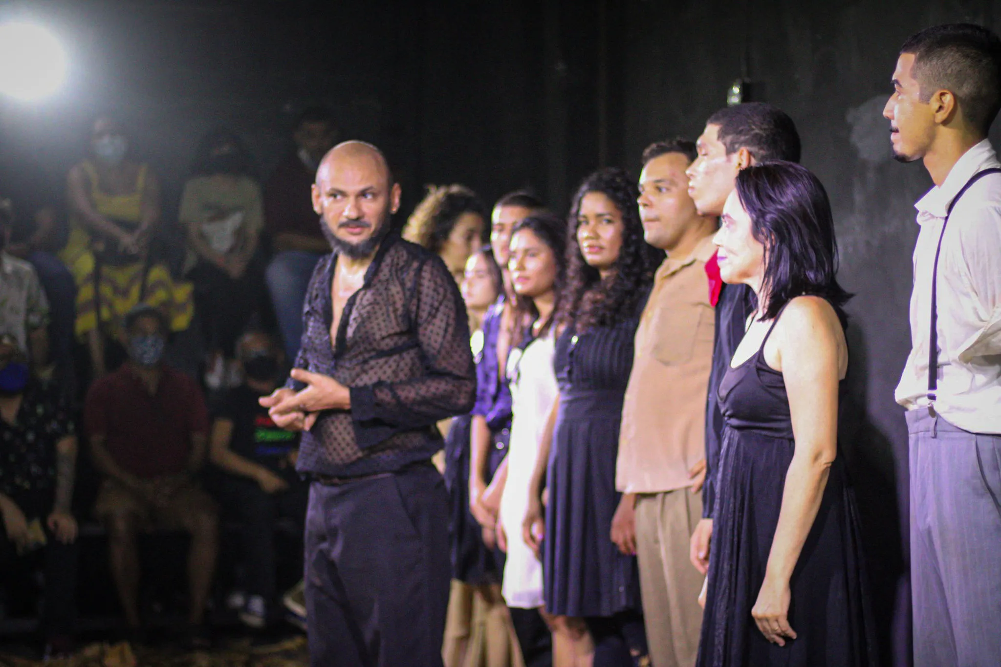 Todo o elenco que subiu ao palco do Teatro Acontece já tomou pelo menos uma dose da vacina contra a Covid-19