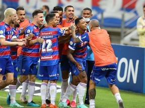 Jogadores do Fortaleza comemoram gol na Série A