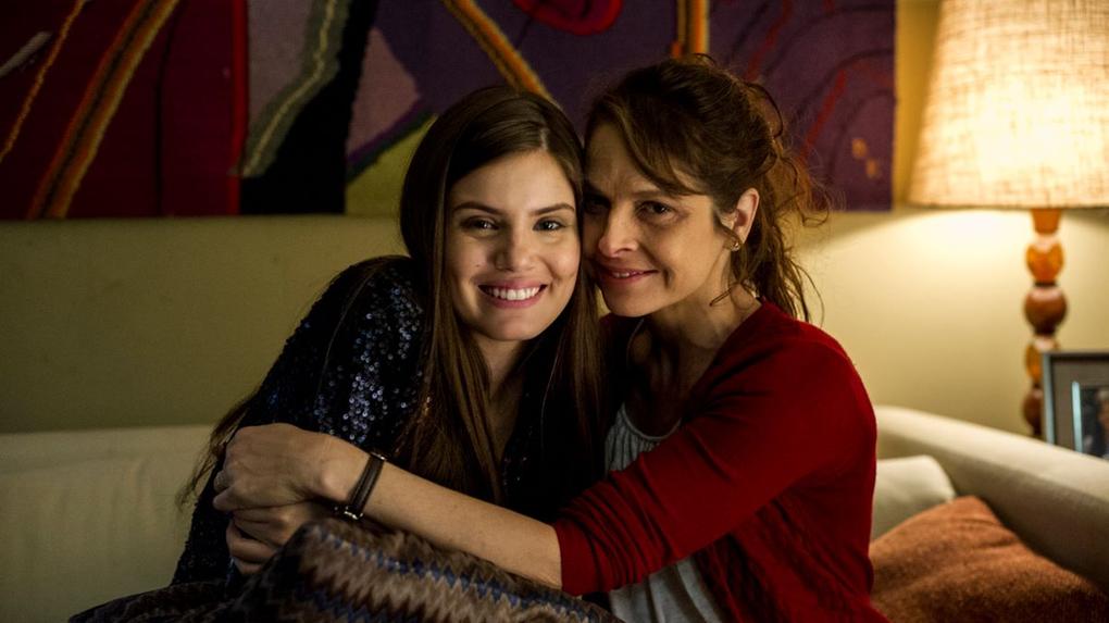 Camila Queiroz (Angel) e Drica Moraes (Caroline) no set de verdades secretas