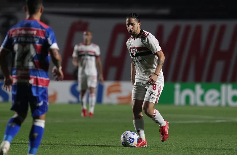 O meia Benítez deve ser titular diante do Fortaleza