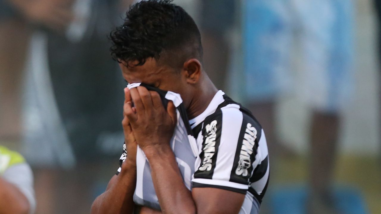 Buiú chorando em jogo do Ceará