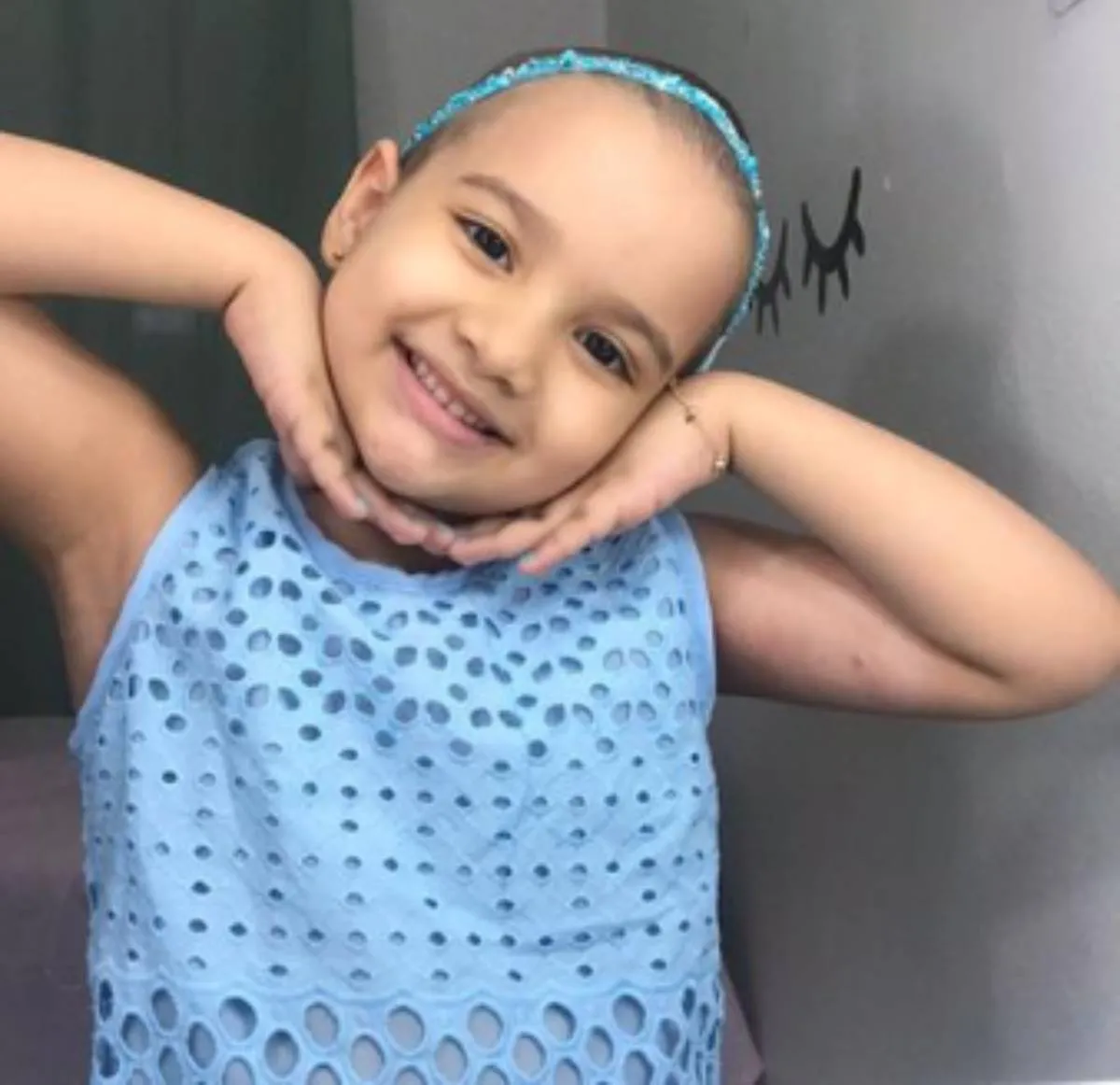Yasmin foi diagnosticada com leucemia aos 4 anos e já foi submetida a sessões de quimioterapia