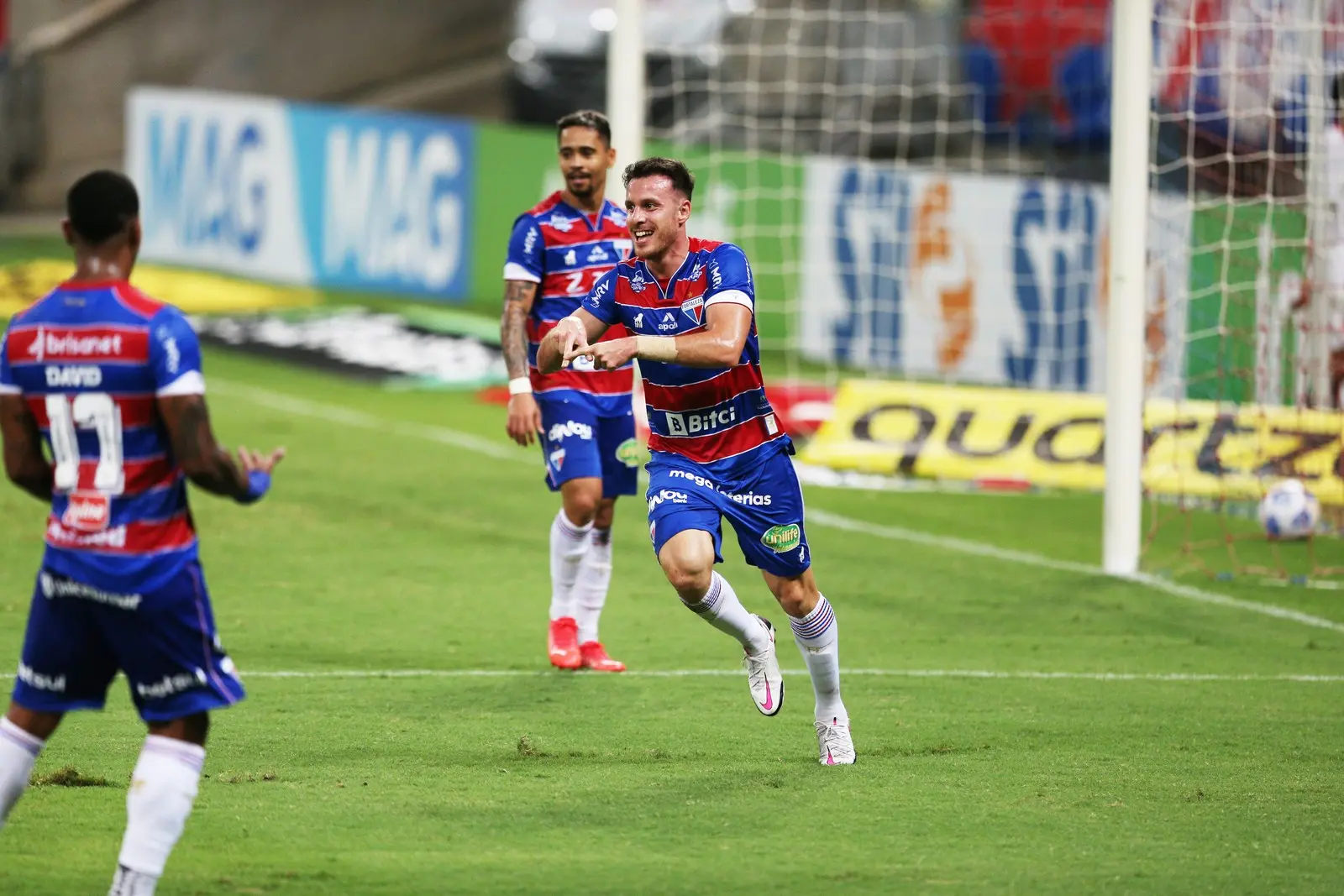 Ángelo Henríquez comemora gol pelo Fortaleza