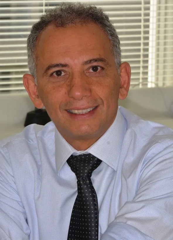 Prof. Dr. Luciano Dib, diretor do instituto mais identidade
