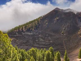 Vulcão Cumbre Vieja está localizado nas Ilhas Canárias, no Oceano Atlântico