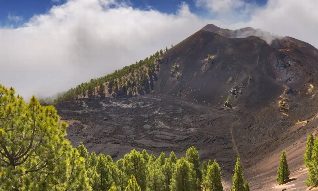 Vulcão Cumbre Vieja está localizado nas Ilhas Canárias, no Oceano Atlântico