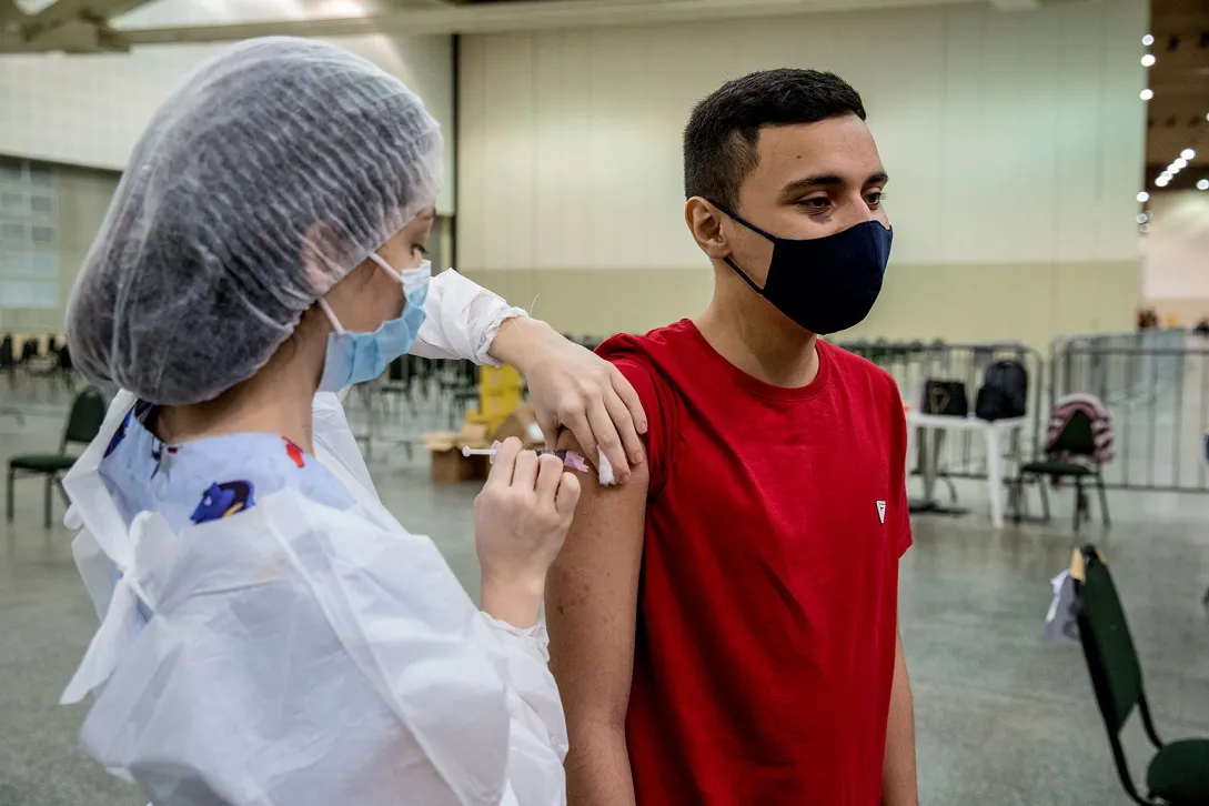 Em Fortaleza, onde mais de 130 mil jovens foram vacinados, não houve registro de eventos graves.