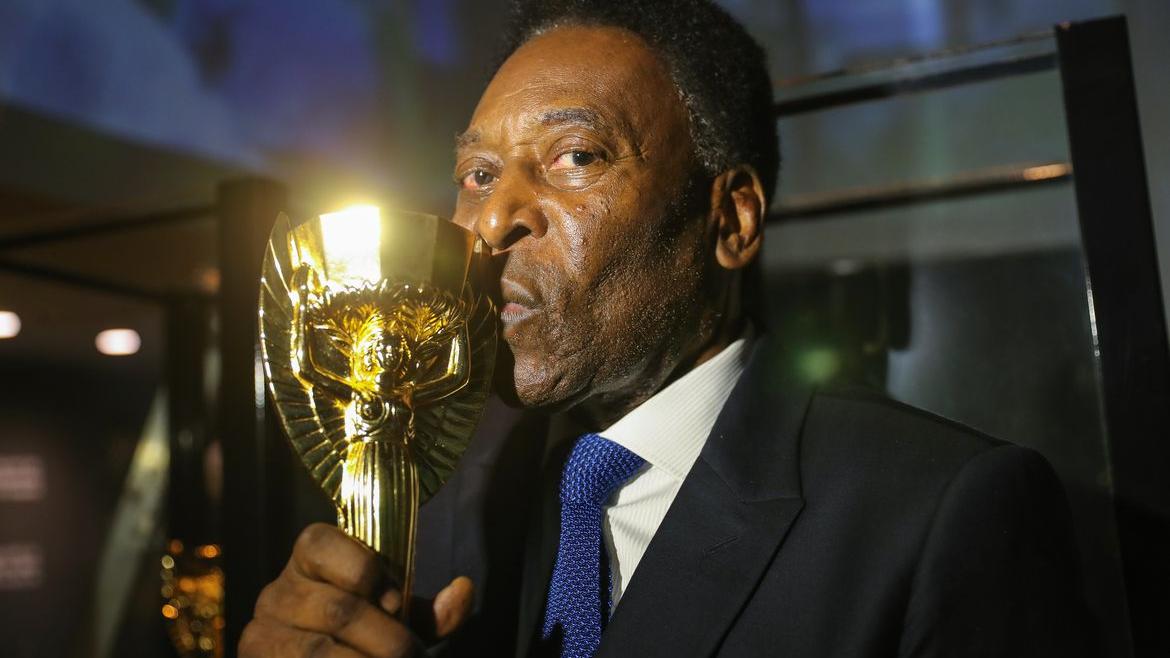 O legado de Pelé: o maior jogador de futebol de todos os tempos; veja  trajetória, fotos e gols - Jogada - Diário do Nordeste