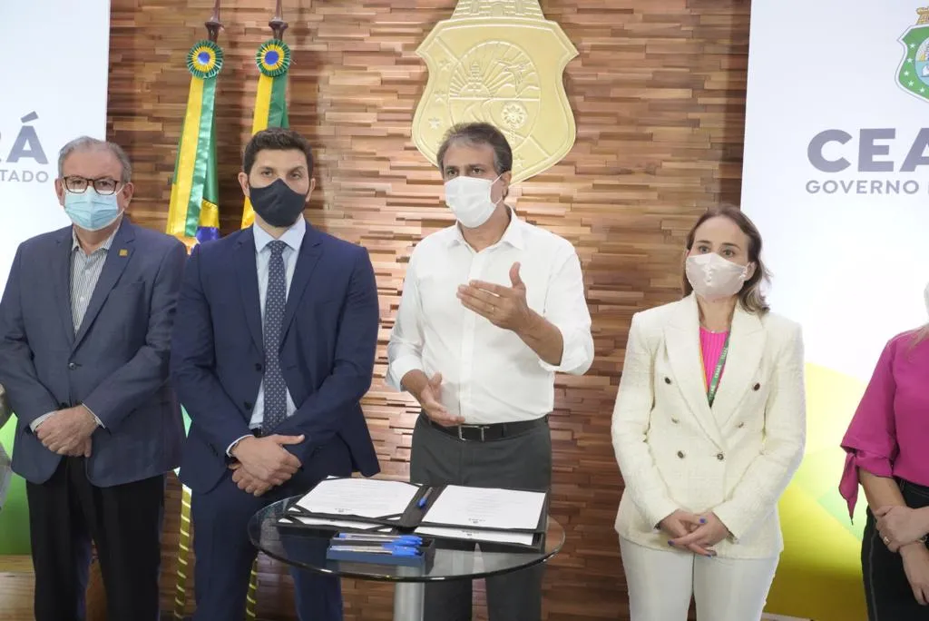 Camilo Santana assinou memorando nesta segunda-feira (20)