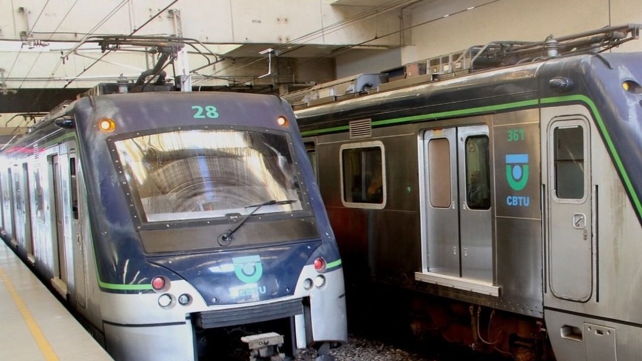 O Sistema de Trens Urbanos do Recife é operado em três linhas férreas, que cortam o Recife, Jaboatão dos Guararapes, Camaragibe e Cabo de Santo Agostinho