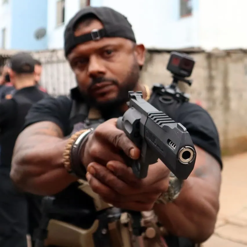 Colegas afirmam que delegado só comparecia ao trabalho em dias de operação, nos demais dias dizia estar ocupado produzindo vídeos para o YouTube
