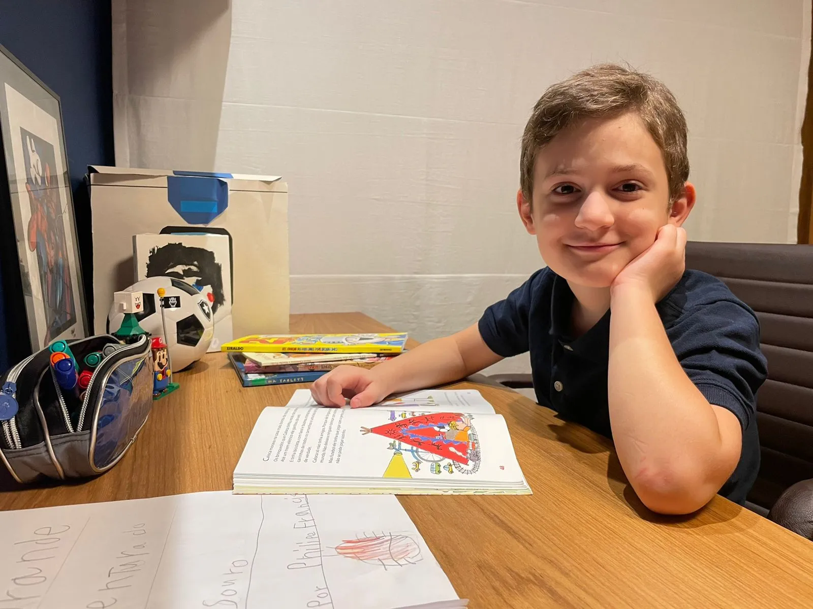 Participando pela primeira vez, o pequeno Philipe Hofmann, 7 , é um leitor ávido e apaixonado pela literatura