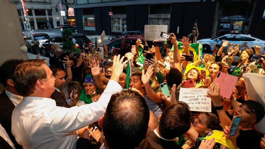 bolsonaro cumprimenta apoiadores em nova york