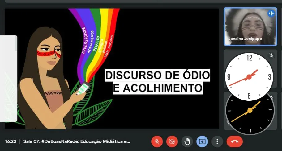 Na prática, Janaína alia conteúdos do programa às situações vividas pelos indígenas.