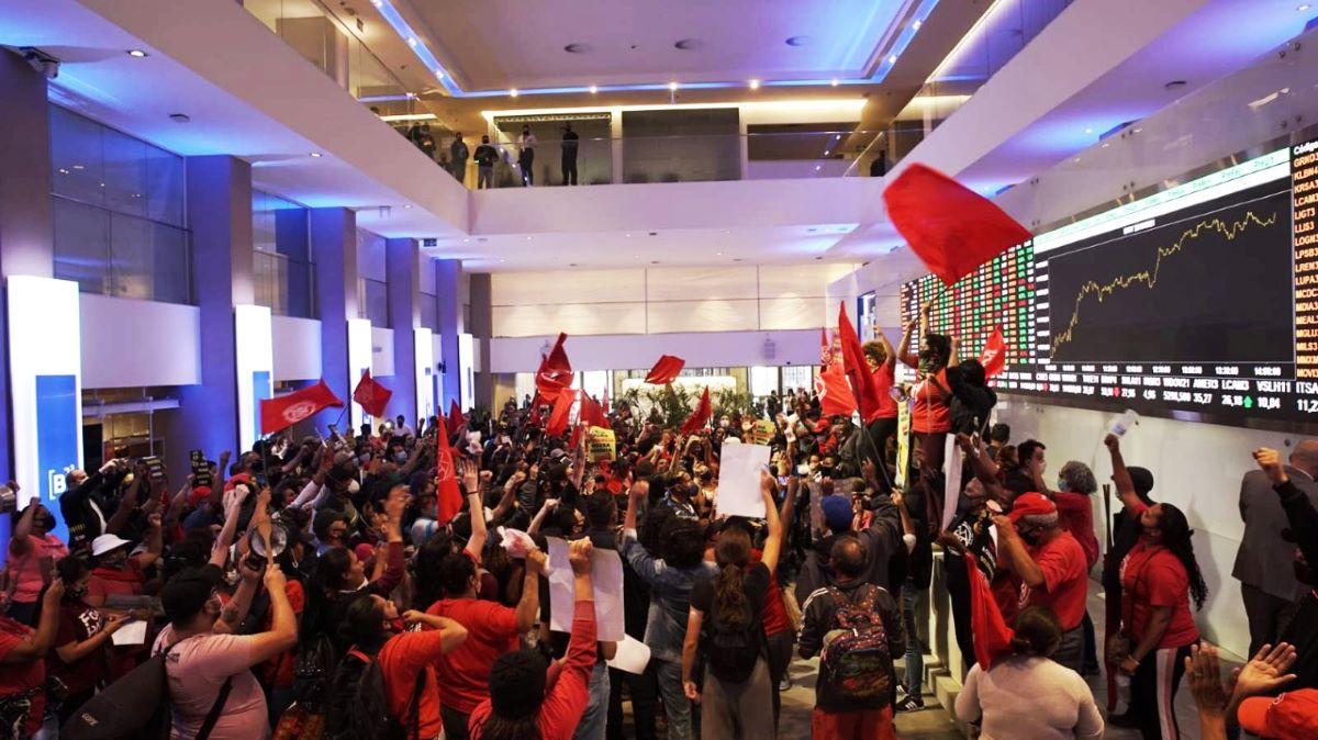 Militantes do MTST ocupam prédio da Bolsa de Valores em São Paulo - País -  Diário do Nordeste