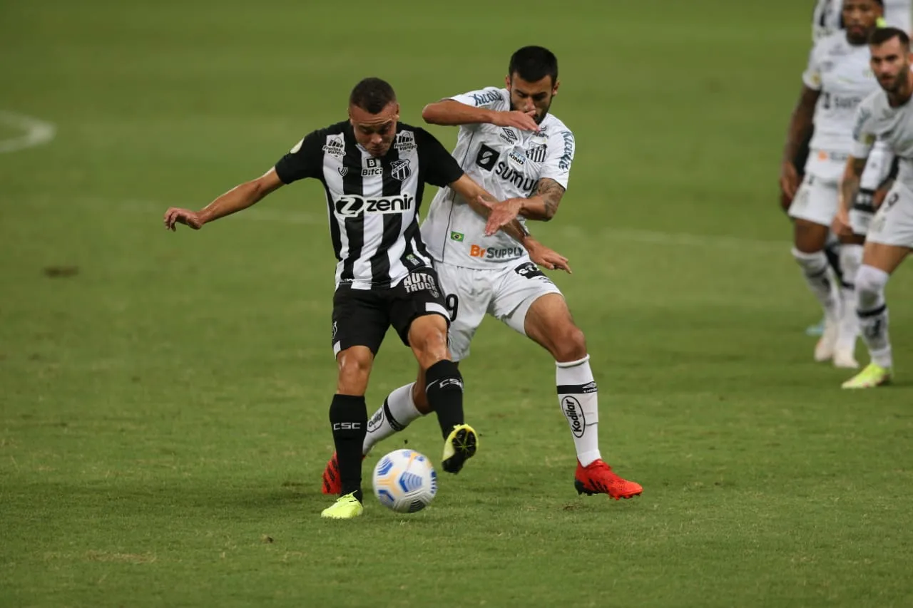 Contra o Santos, no empate em 0 a 0 no Castelão, Kelvyn foi uma das surpresas na escalação de Tiago Nunes e agradou, jogando mais adiantado