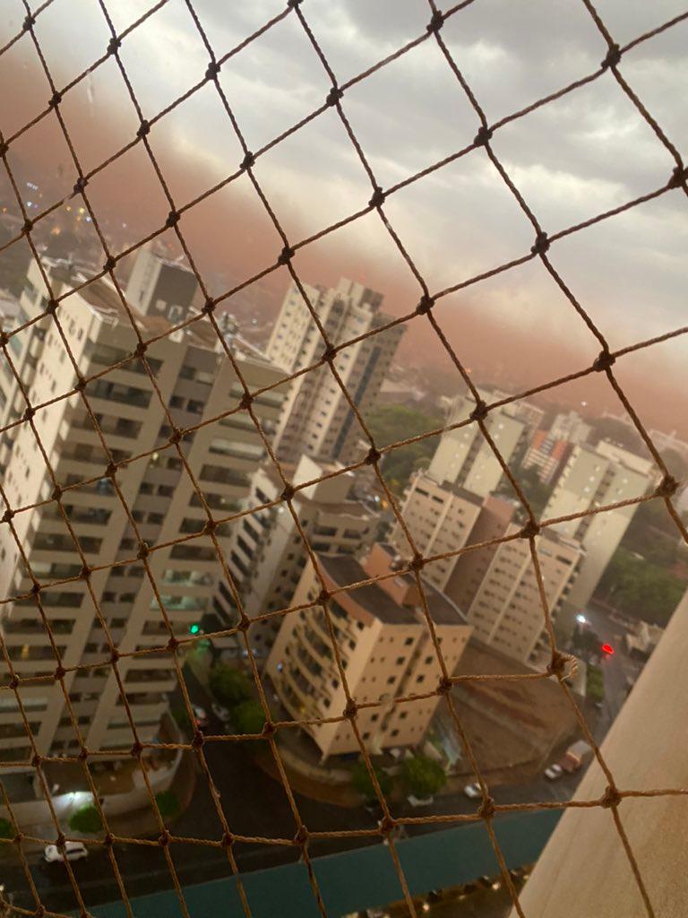 Nuvem vermelha cobrindo Ribeirão Preto