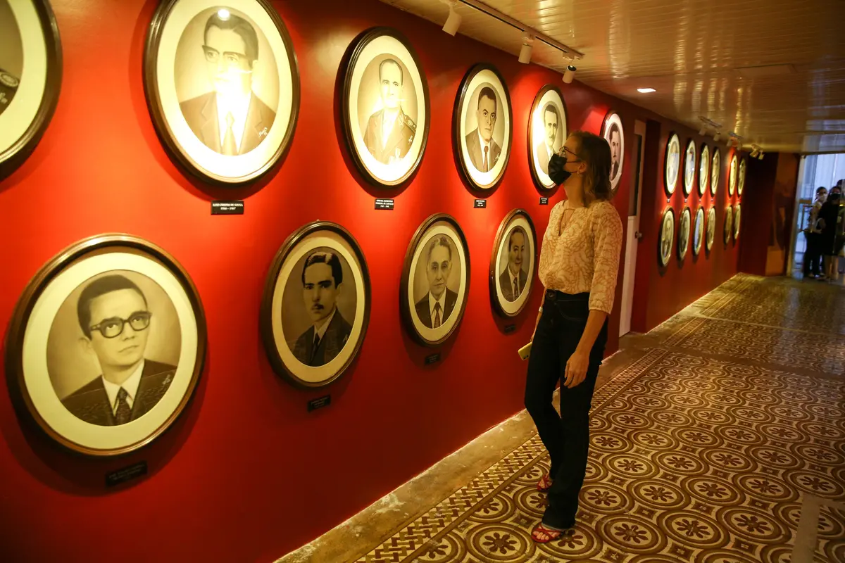 Sala com fotopinturas de ex-secretários da Sefaz no Centro de Memória