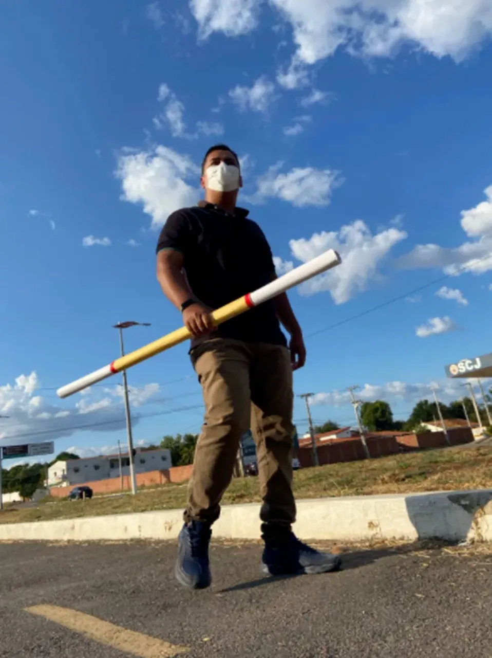 Mateus já trabalhou em diversas funções como motoboy, assistente de palco, garçom, recepcionista e estoquista