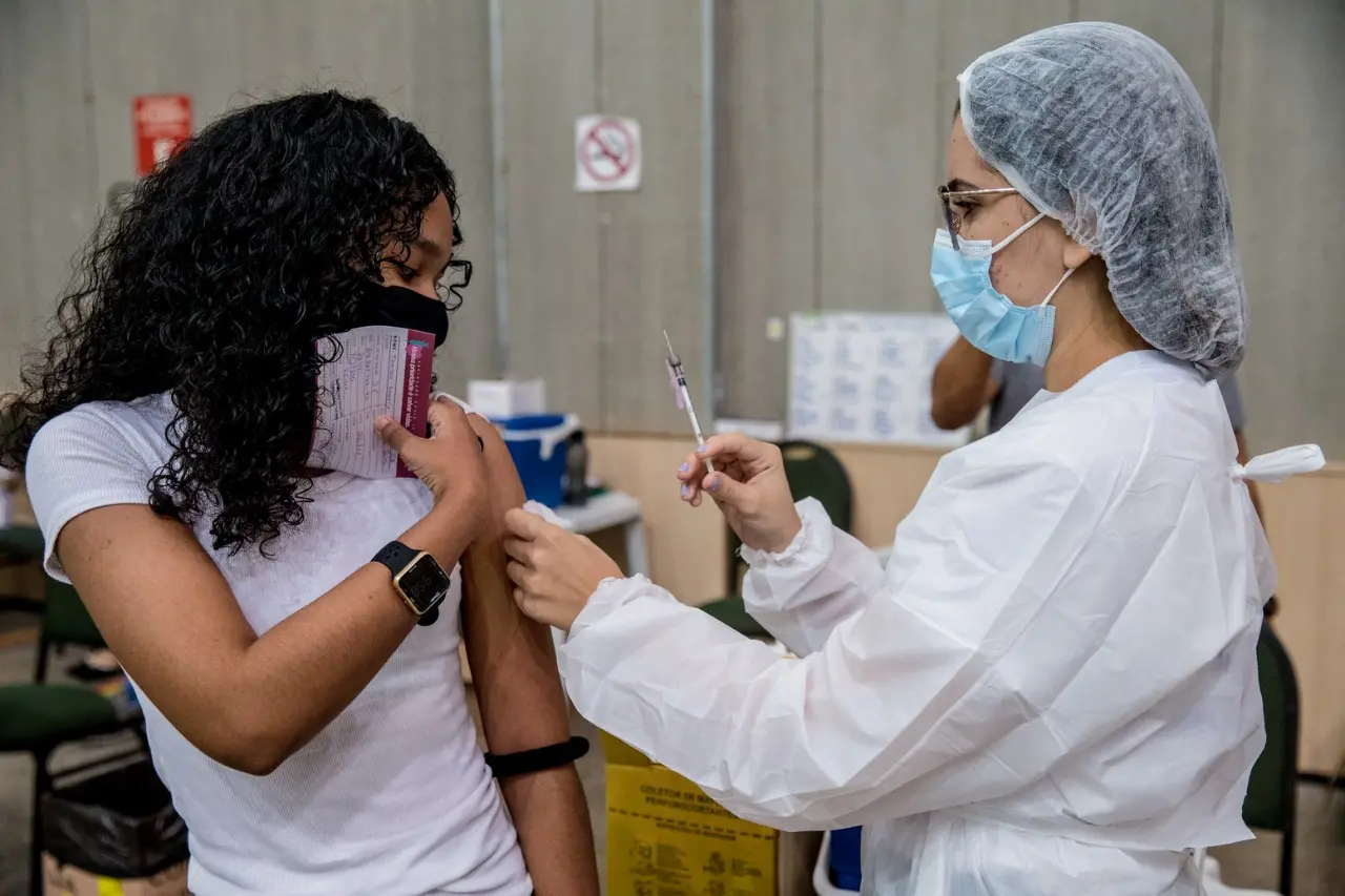 A vacinação de adolescentes até o momento contempla nascidos até 2009.