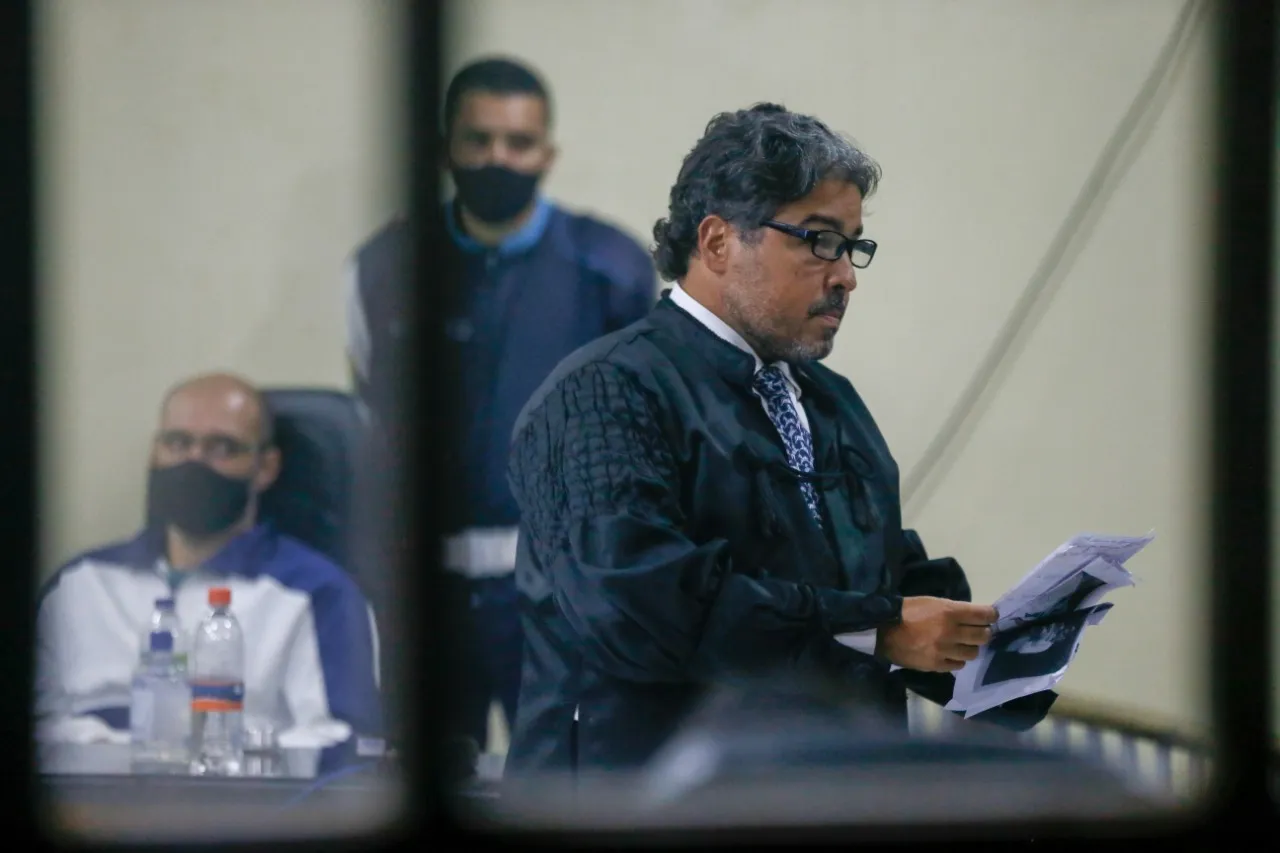 O advogado Leandro Vasques, que representa a família das vítimas, disse que os parentes estarão enlutados e dilacerados para sempre com as perdas de Adriana e Jade e aplaudiram a manutenção da condenação do acusado.
