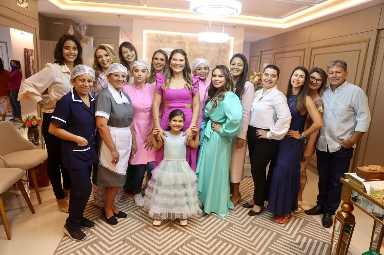 Dra Etianne Bartz (médica nutróloga), Dra Daniele Bezerra (médica nutróloga), Dra Lúcia Rosário (médica de família e clínica médica), Dra Janaína Job (dermatologista), Dra Cristina Alencar (Psicologa), Dra Patrícia Paz (nutricionista), Dr Fernando Ribeiro (Cirurgião Plástico), Dra Gleice Santos (enfermeira) e Dra Simone Alves (Tec enfermagem)